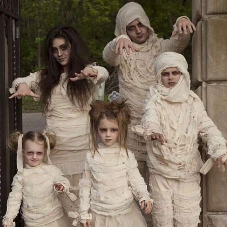 matching scary family costumes