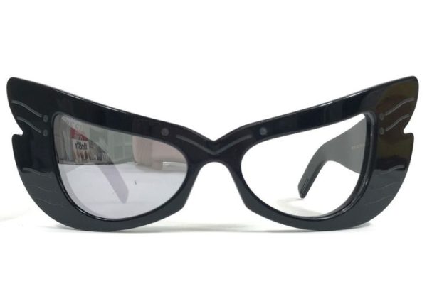 fashionable character eyewear