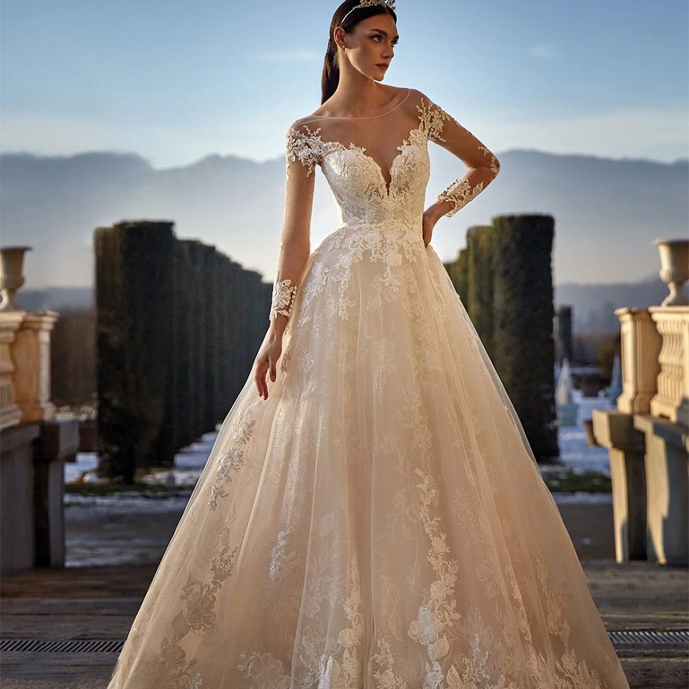 sweetheart-neckline-wedding-dress-a-line-with-long-sleeves-lace-pronovias