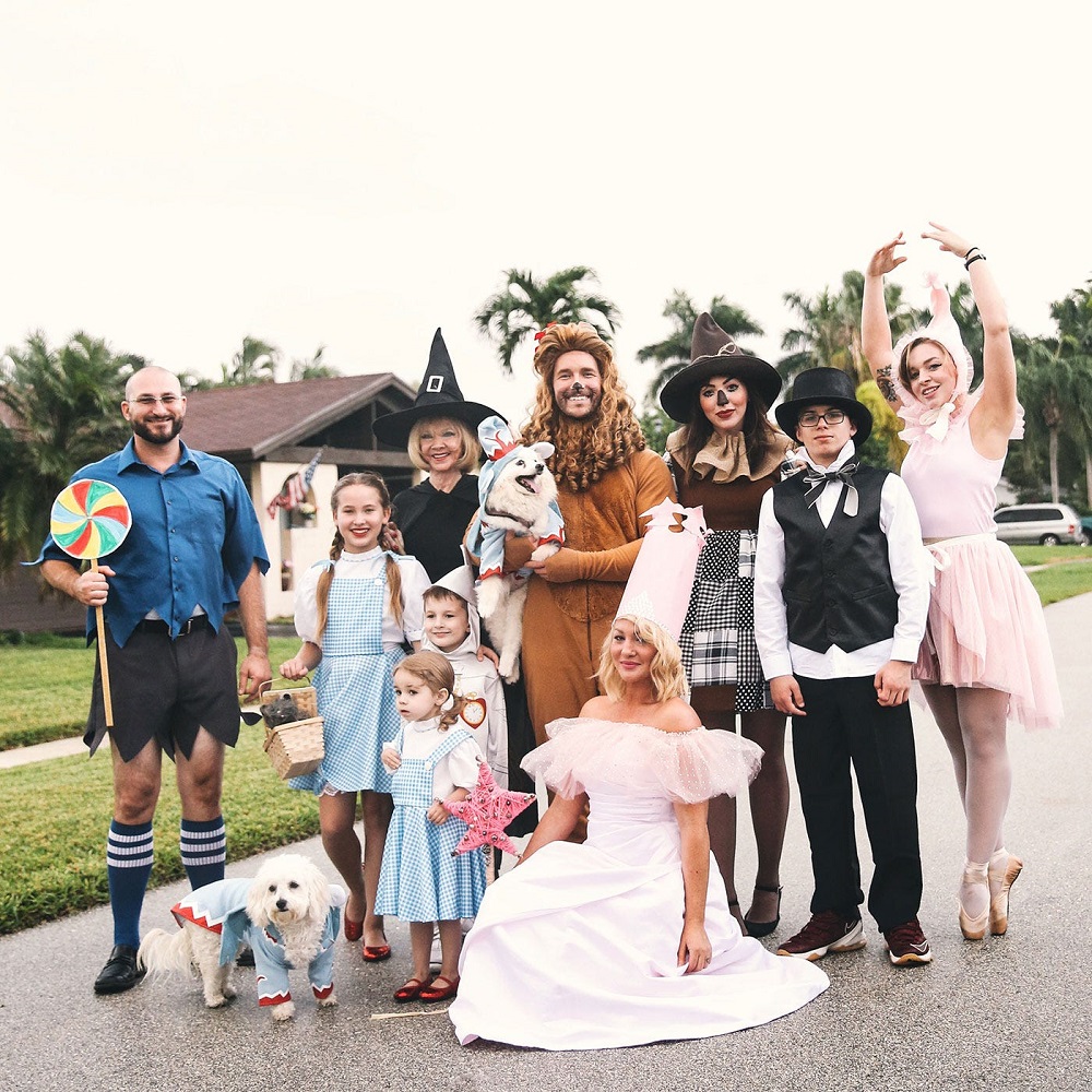 family-halloween-costume-
