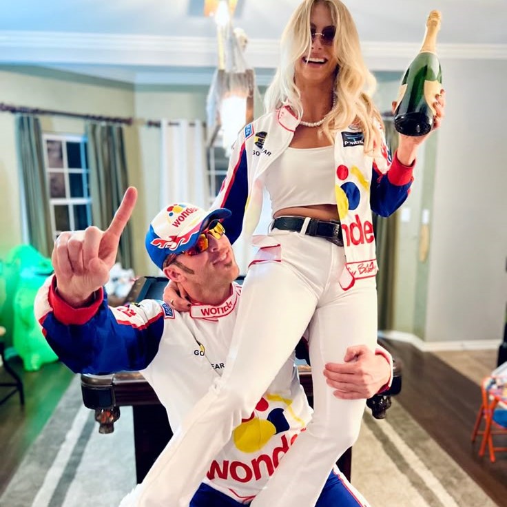 carley bobby outfit