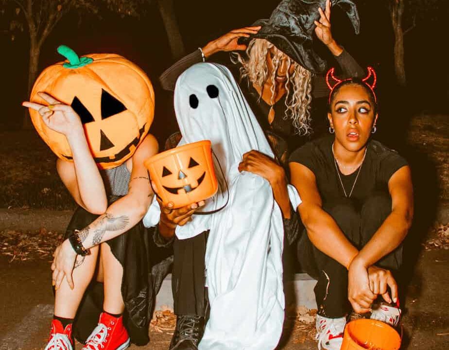 easy-thrifted-Halloween-costume-ideas