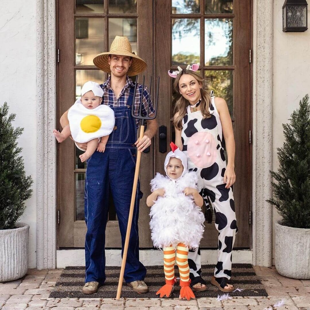 family of 4 halloween costumes